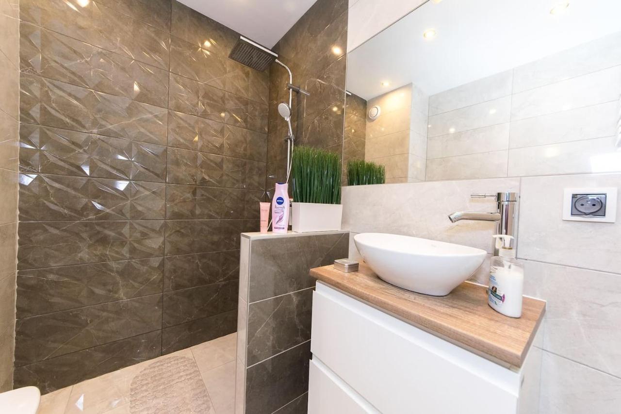 Cosy Studio With Private Garage P4You Pl Appartamento Cracovia Esterno foto