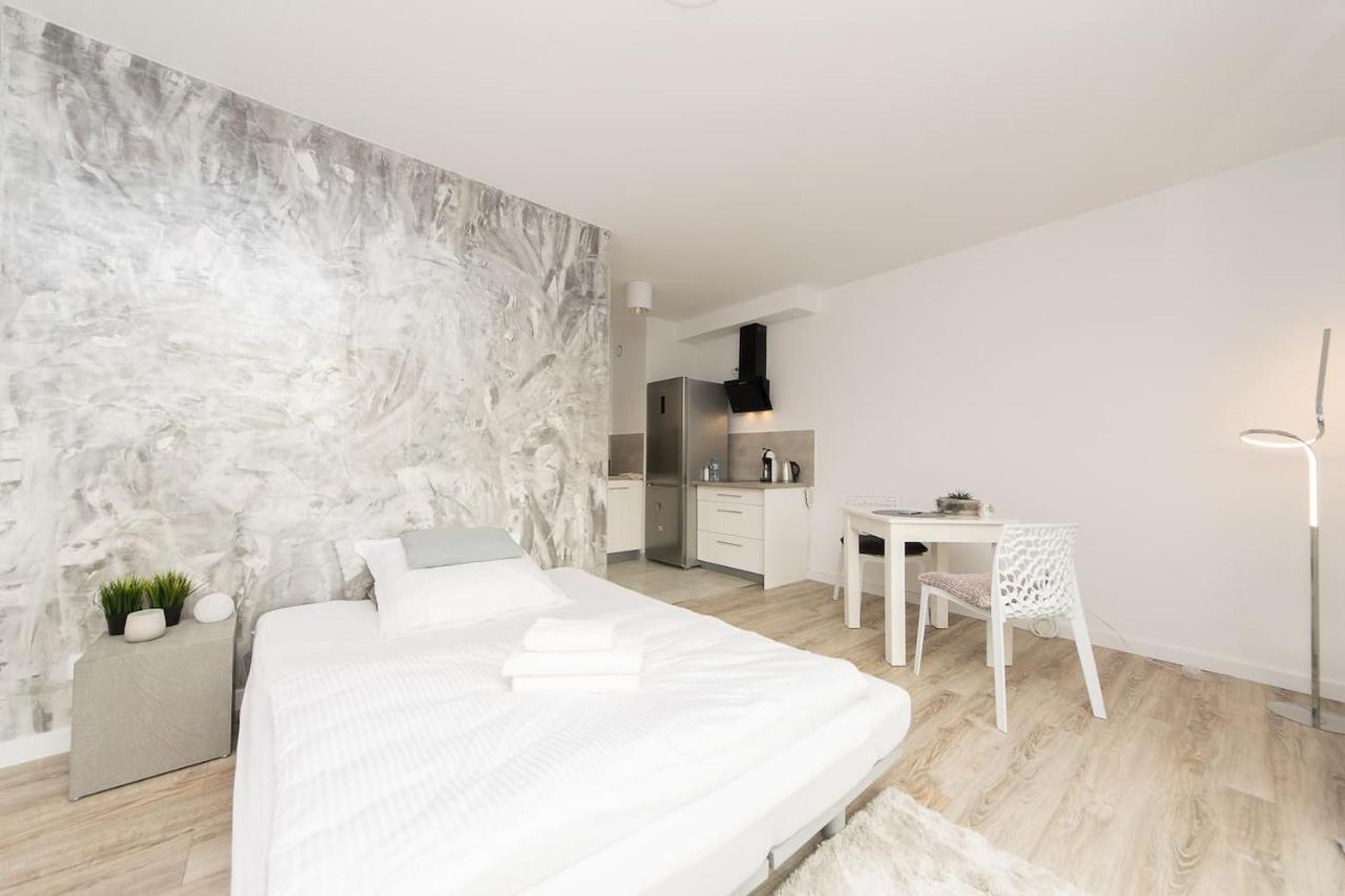 Cosy Studio With Private Garage P4You Pl Appartamento Cracovia Esterno foto