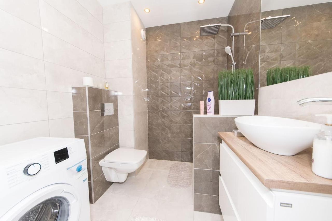 Cosy Studio With Private Garage P4You Pl Appartamento Cracovia Esterno foto